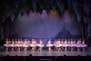 St. Petersburg Festival Ballet (Petrohradský baletní soubor) – největší Labutí jezero na světě